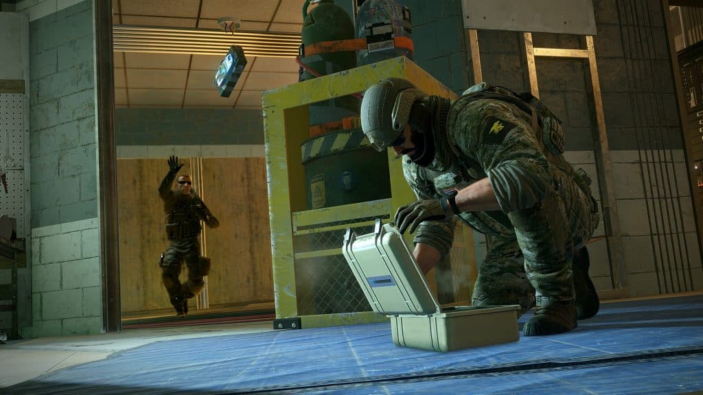 Rainbow Six Siege defusing the bomb